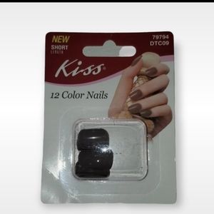 Kiss fake nail - brown - 12 piece 🌹